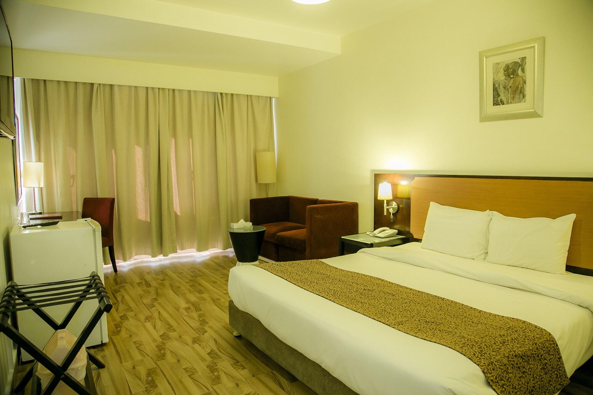 Phoenicia Grand Hotel Dubaj Kültér fotó